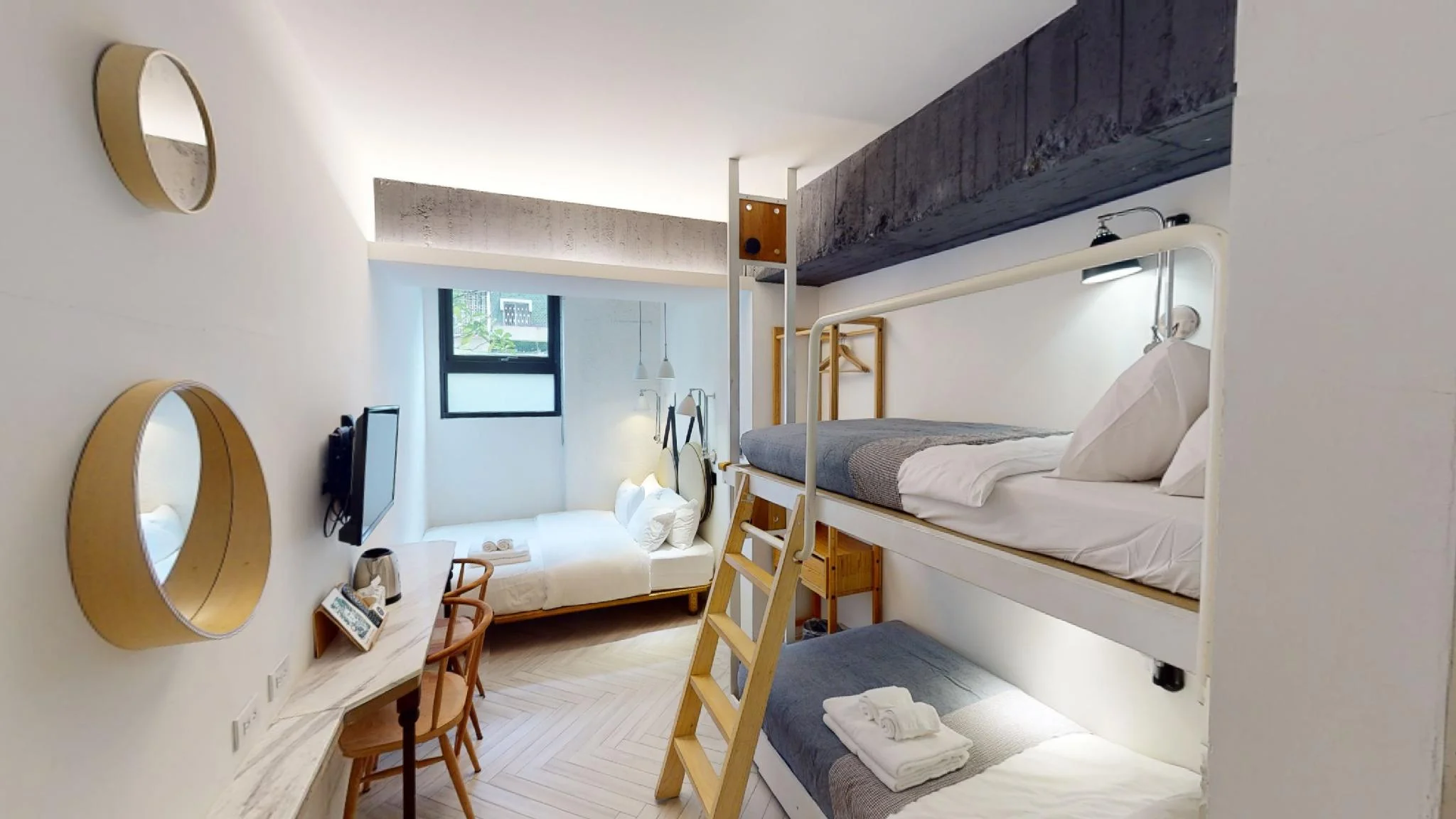 四人房 (Quadruple Room)