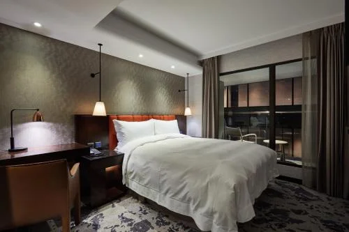 雙人房－附陽台 (Double Room with Balcony)