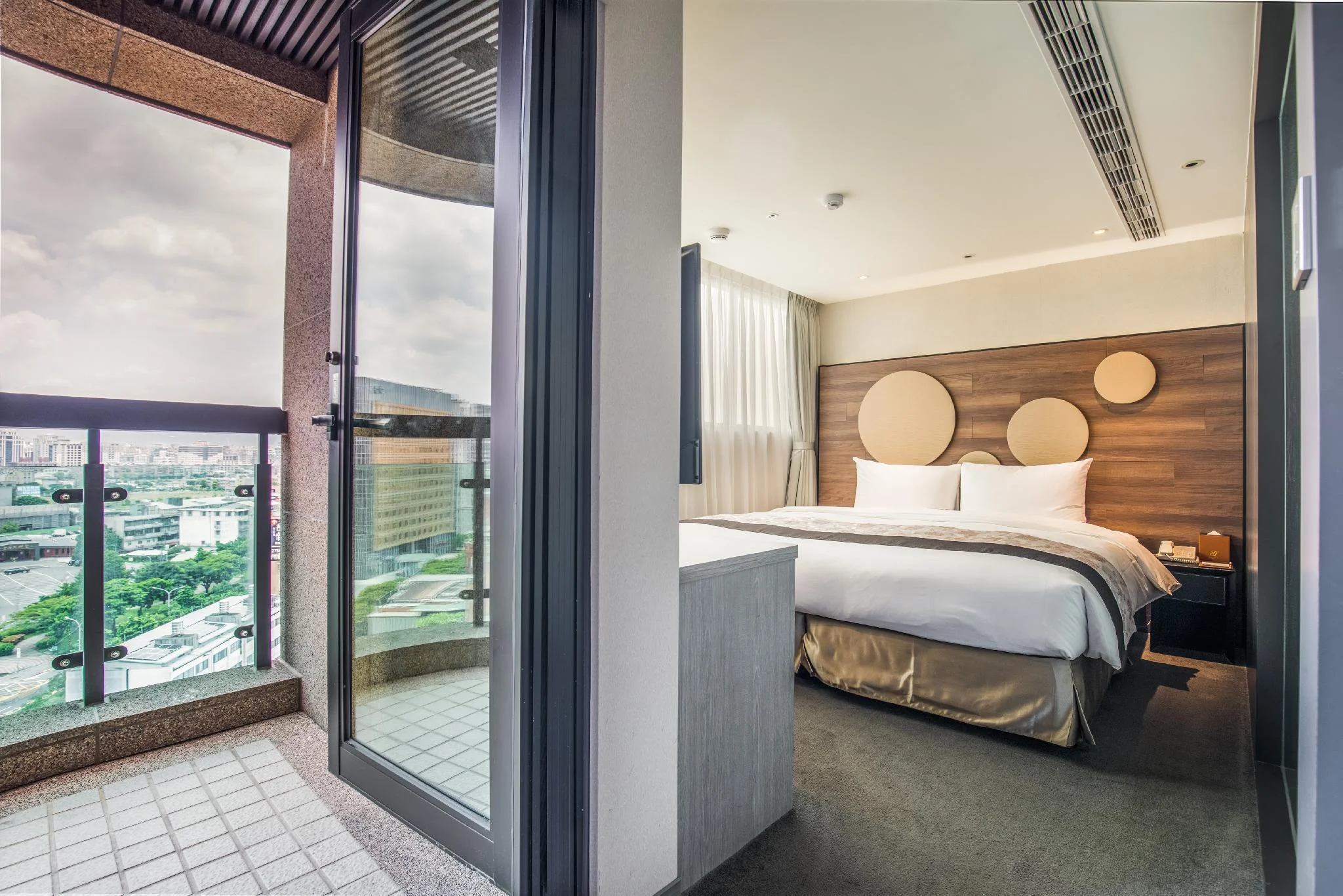 市景豪華雙人房 - 有陽台 (Deluxe City View Double Room with Balcony)