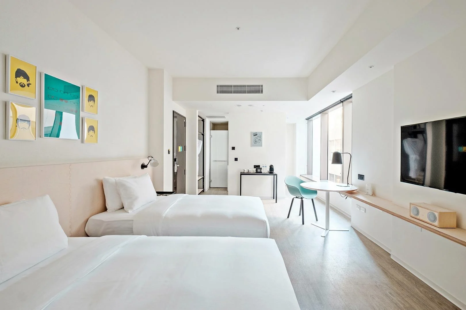 中型客房(兩床) (Medium Twin Room)