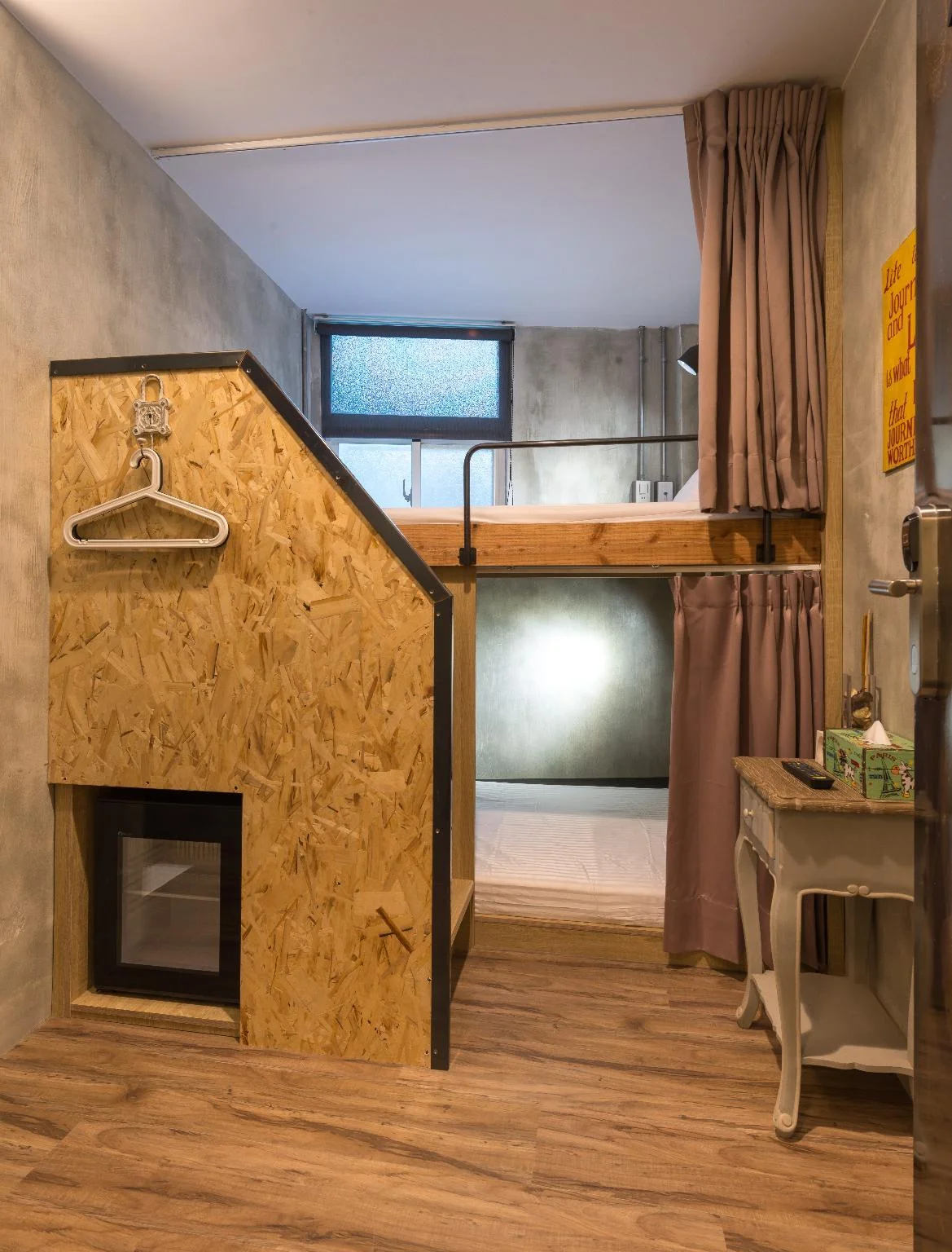 小型專用房(上下舖床) (Bunk Bed - Small Private Room)