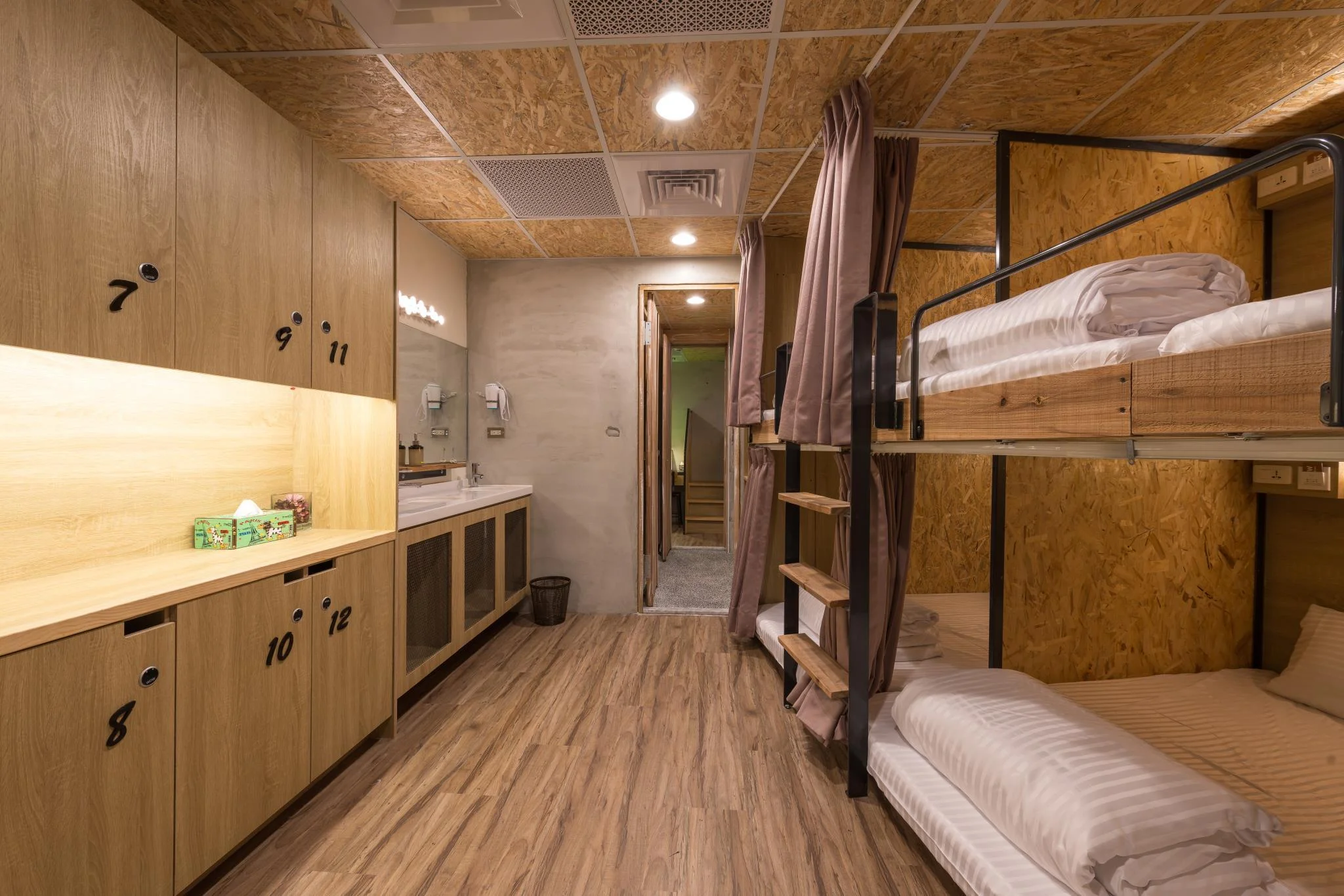 混合宿舍房的單人床 (Single Bed in Mixed Dormitory Room)