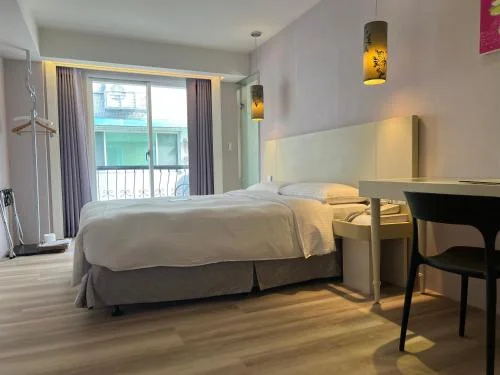 角落套房- 帶陽台 (Corner Suite with Balcony)