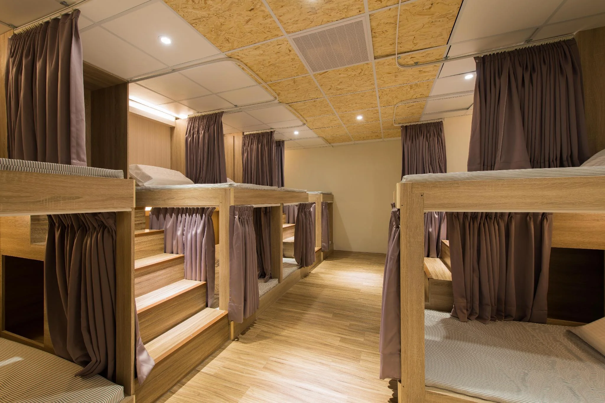 客房(上下舖床) - 需共用衛浴 (bunk bed shared bathroom)