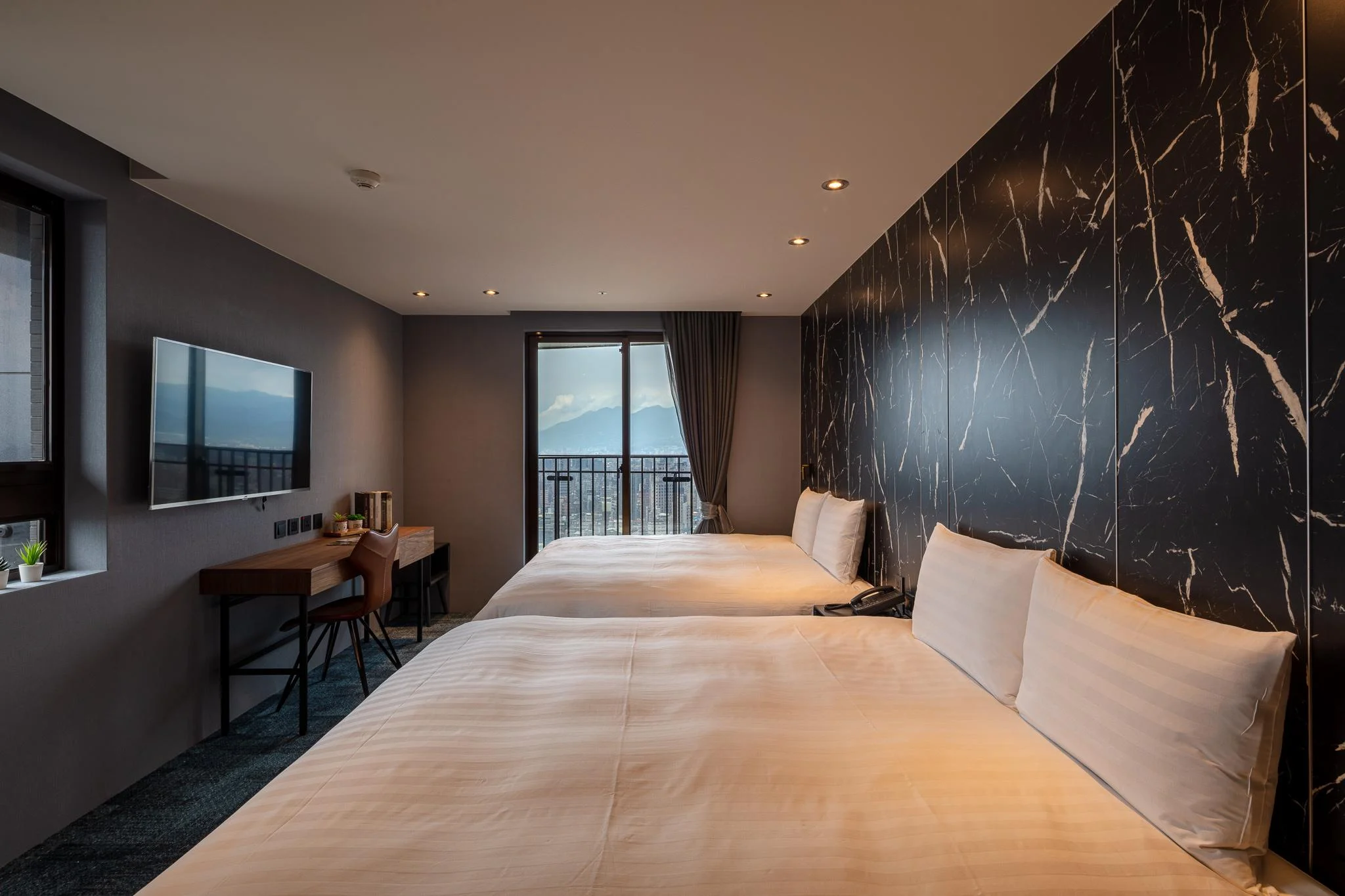 家庭房 (Family Room)