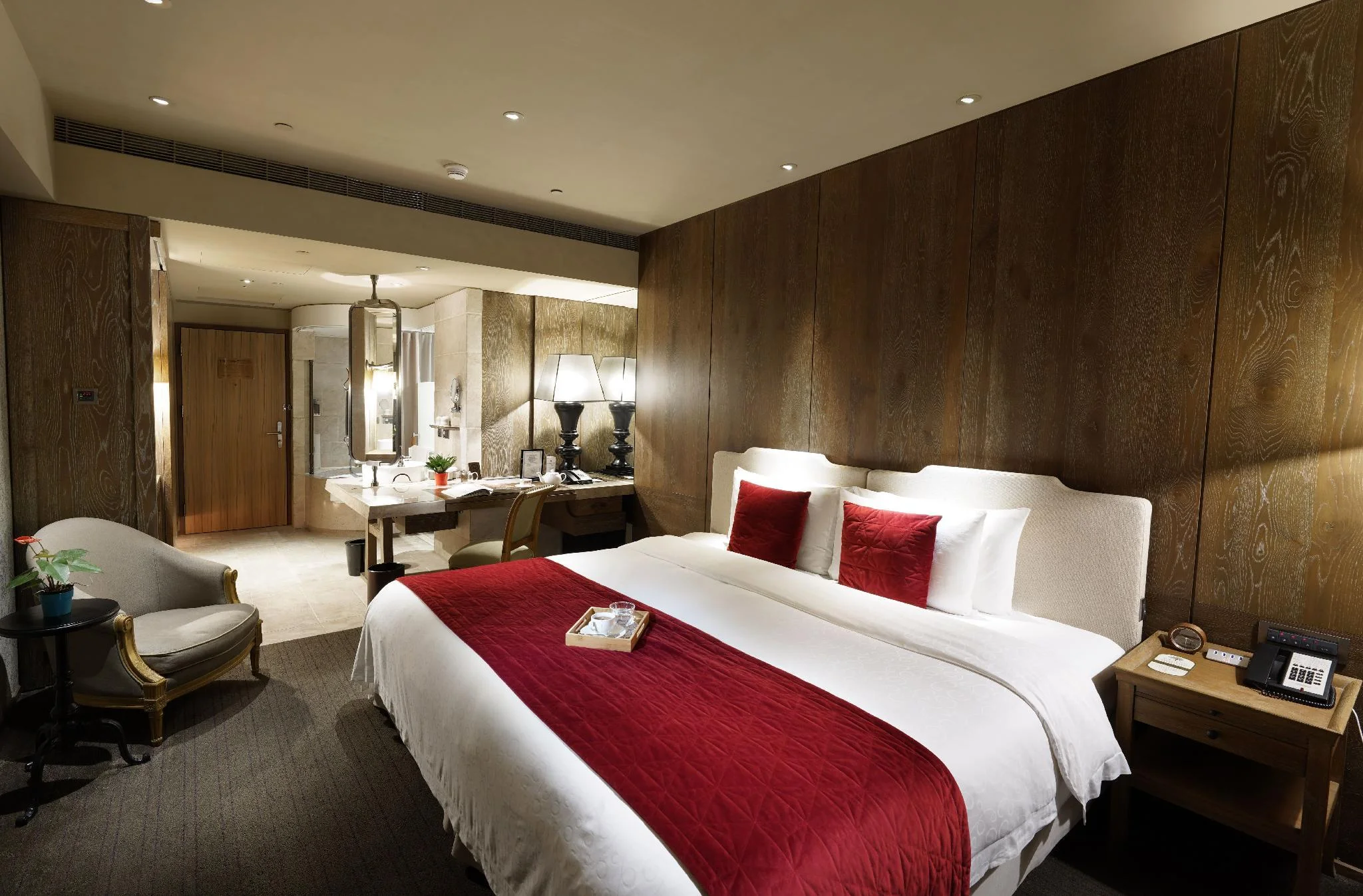 行政一大床(特大床) - 不含停車費 (Executive King Room - No Parking Fee Included)