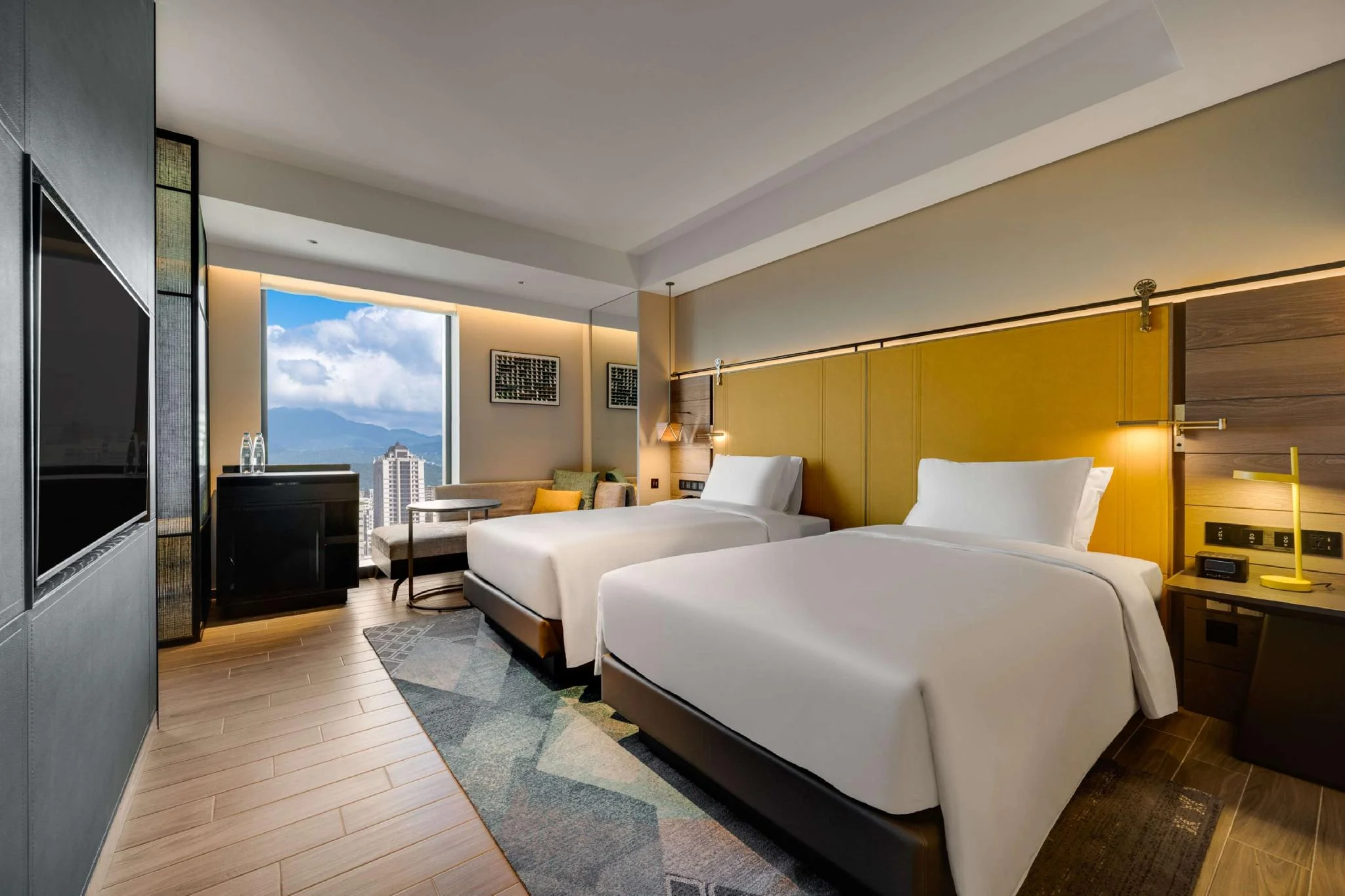 TWIN GUEST ROOM WITH 2 SINGLE BEDS