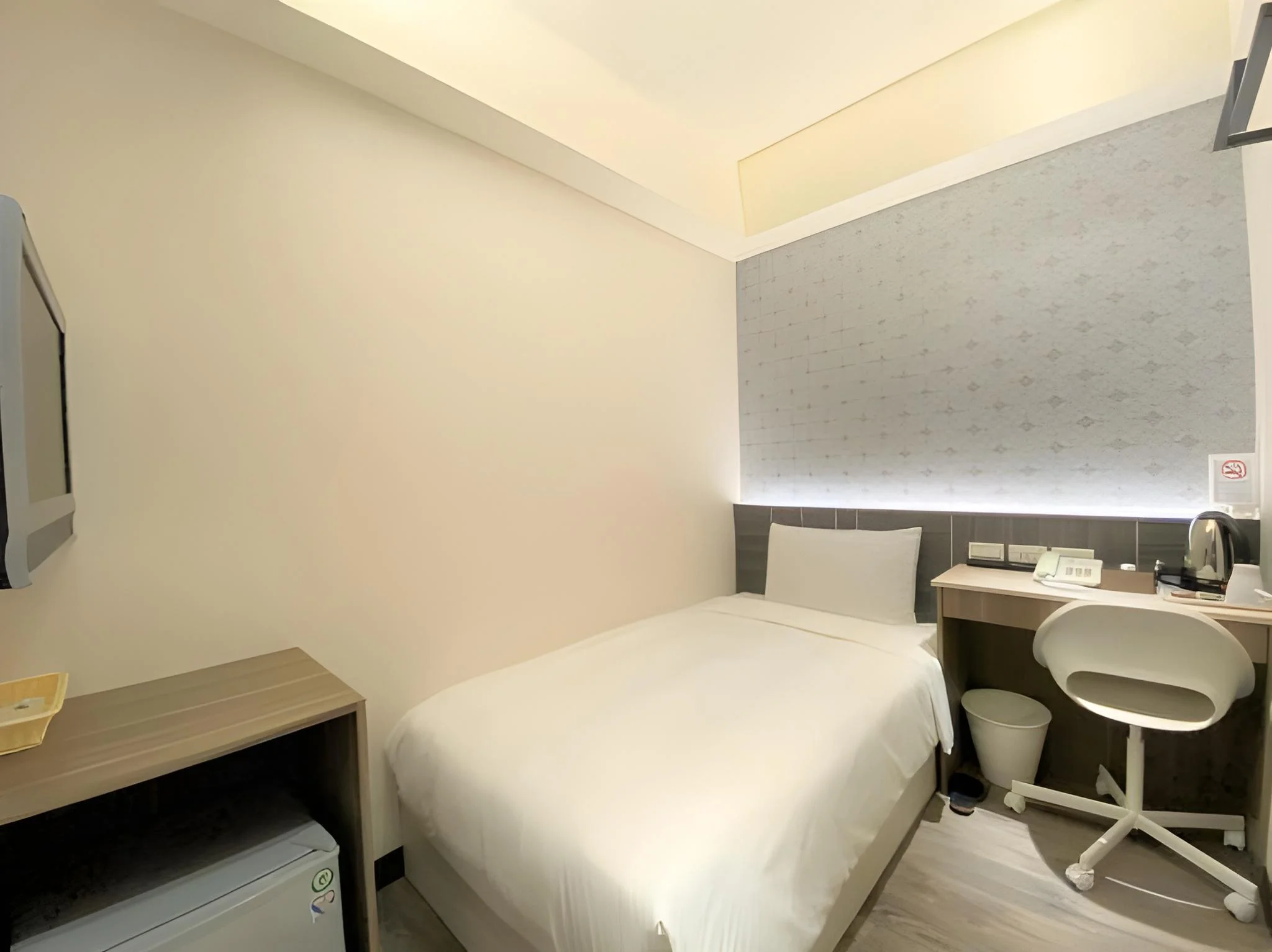 單人房 - 無窗 (Single Room without Window)