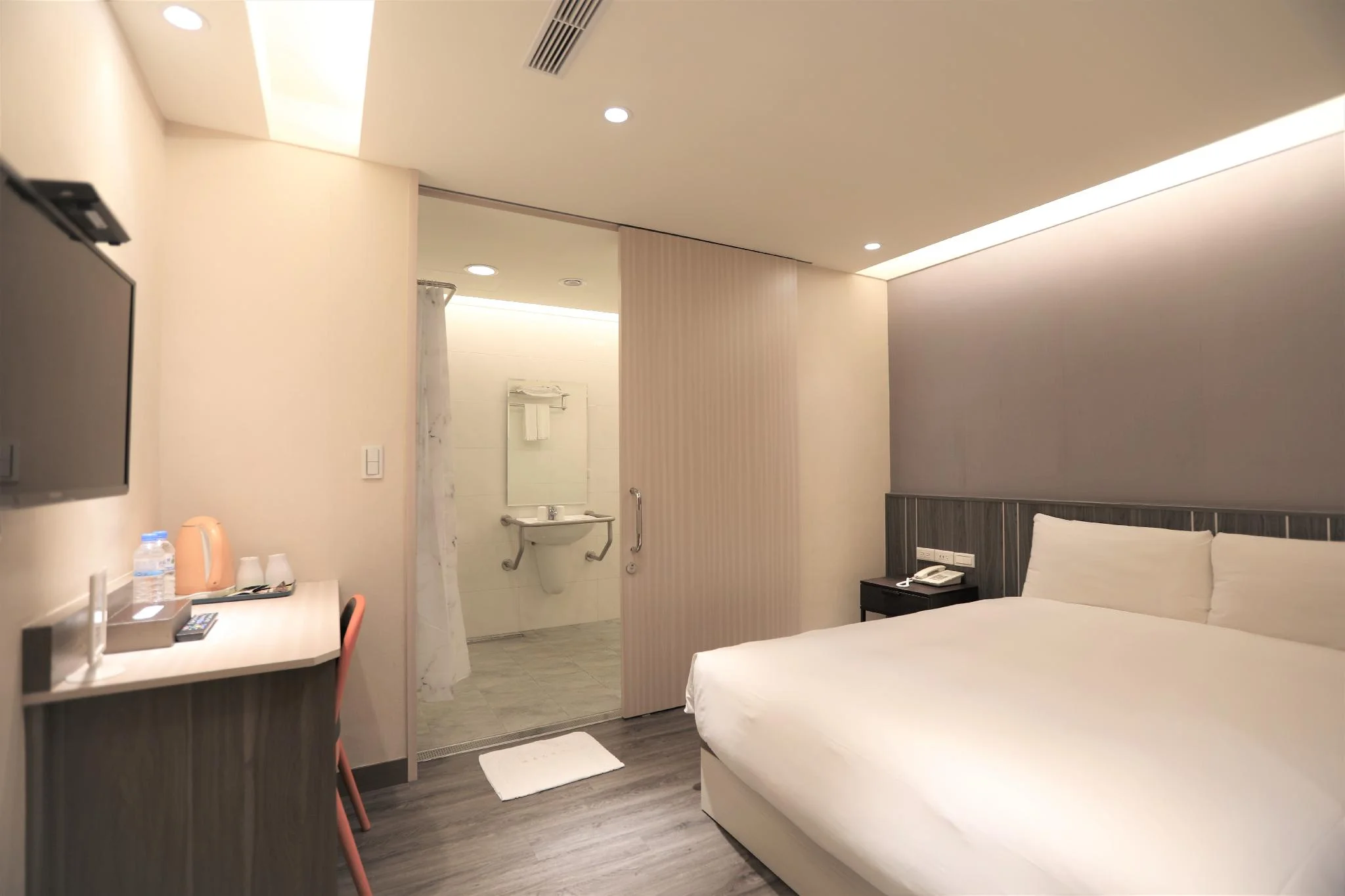 標準雙人房 - 無窗 (Standard Double Room without Window)