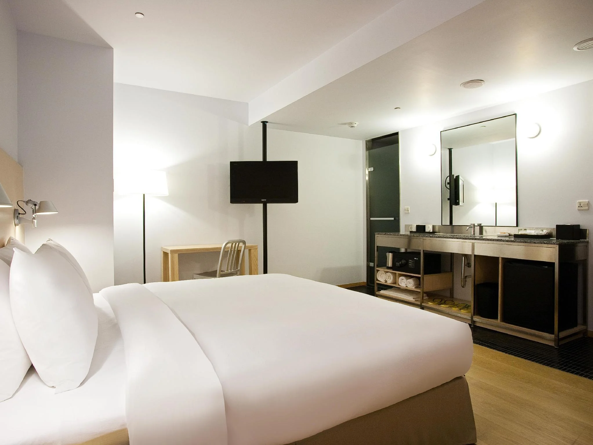 大型客房(大床) (Large King Room)