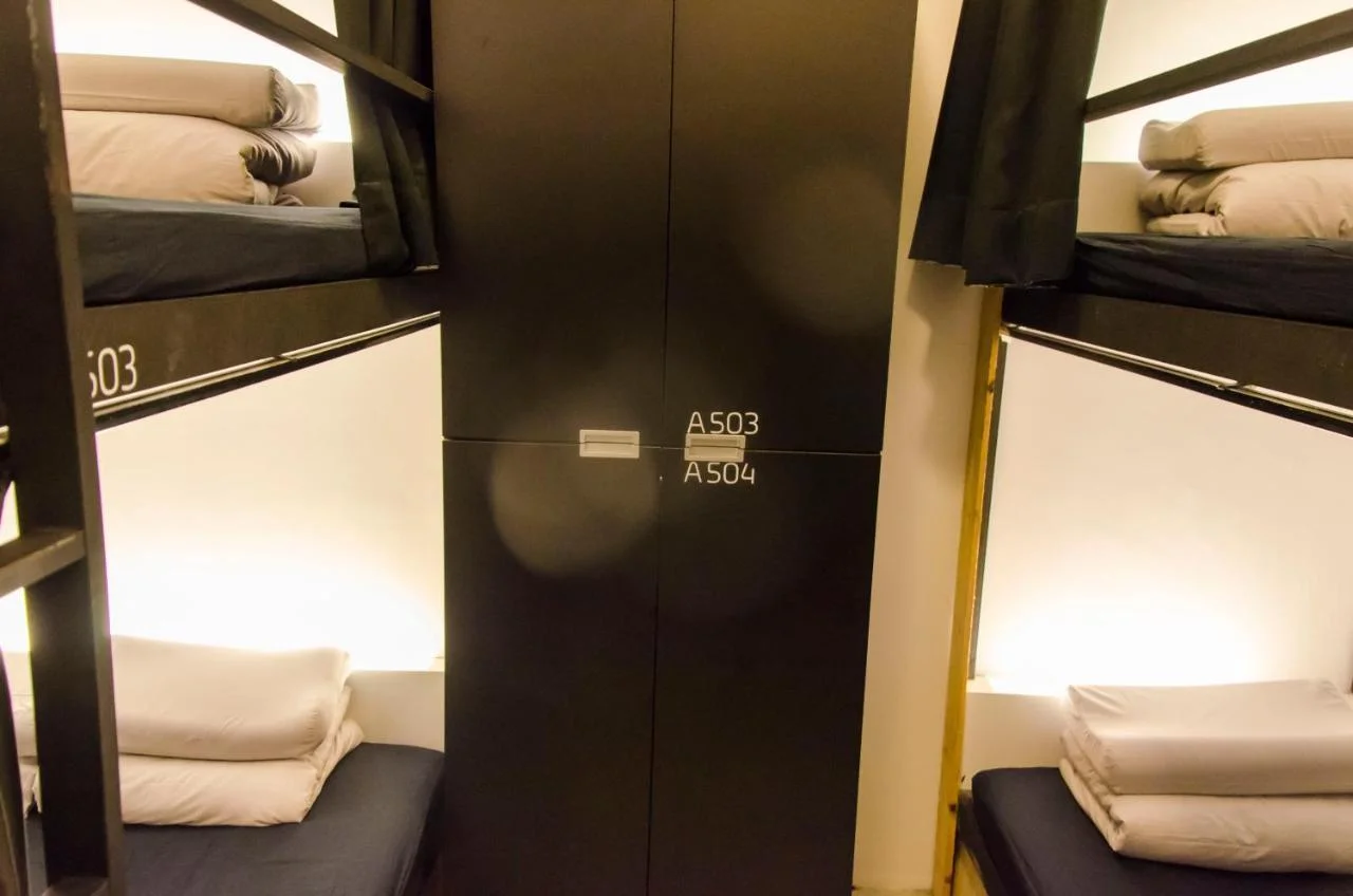 【限女性】6人宿舍(1張床位) (1 Person in 6-Bed Dormitory - Female Only)