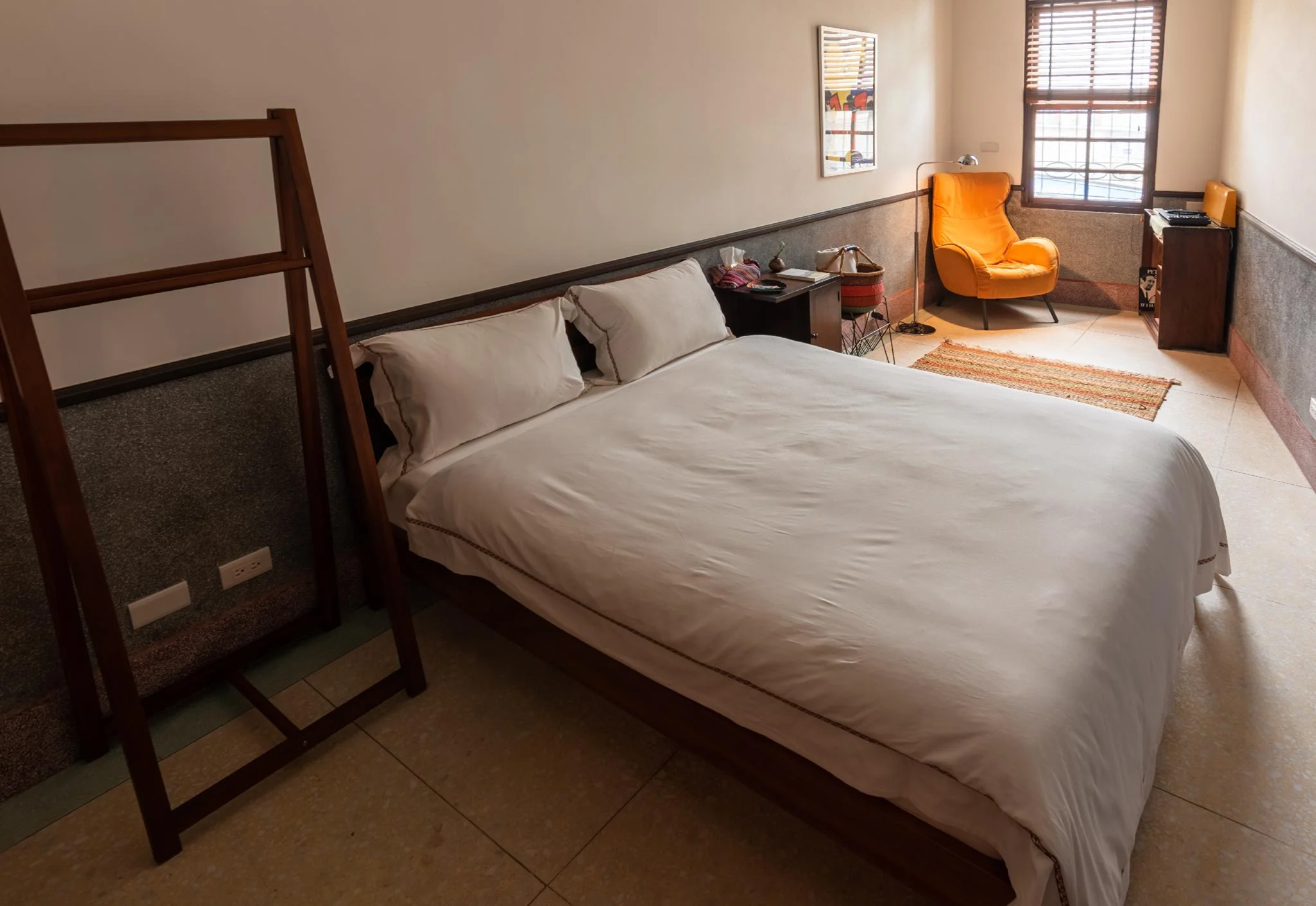 雙人房 - 需共用衛浴 (Double Room with Share Bathroom)