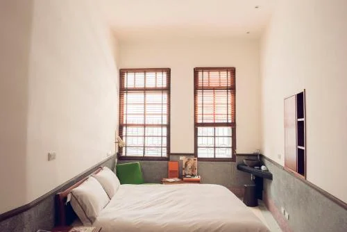 標準雙人房 - 需共用衛浴 (Standard Double with Shared Bathroom)