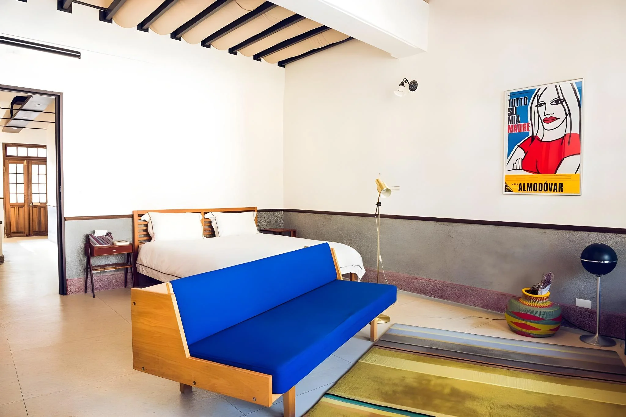 經典房 (特大床) - 專用衛浴設於房外 (Classic King Room with Private External Bathroom)