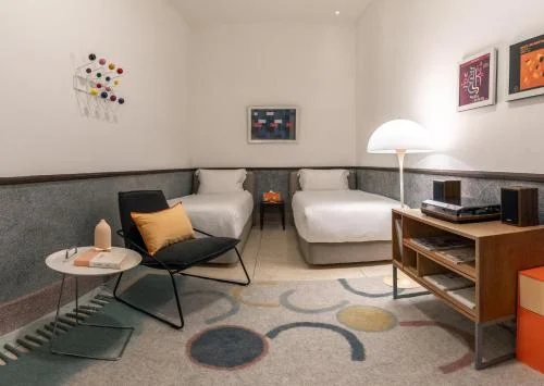 雙床間帶共用淋浴 (Twin Room with Shared Shower)