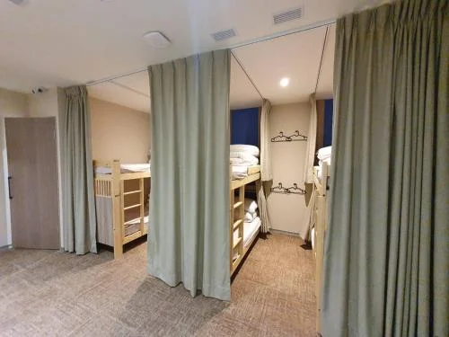 女性12人宿舍房(標準上下鋪) (Female Dormitory Room for 12 - Standard Bunk Bed)