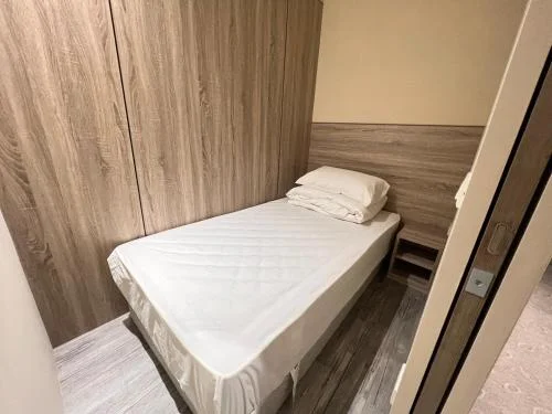 【限男性】12人宿舍單人床位 (1 Person Single Bed in 12-Bed Dormitory - Male Only)