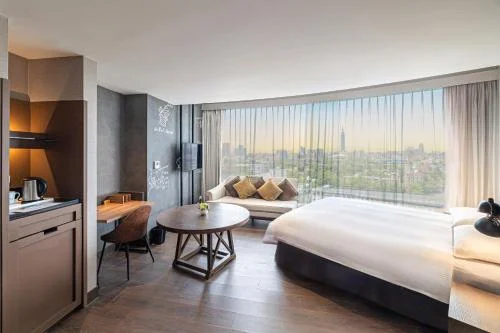 景觀豪華房(大床) (Deluxe Queen Room with View)