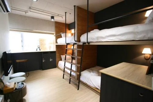 四人房 - 需共用衛浴 (Quadruple with Shared Bathroom)