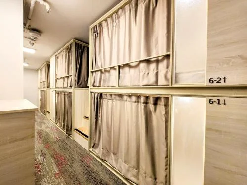 女生宿舍 (Female Dorm)