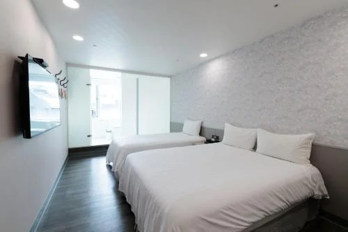 三人房 (Triple Room)