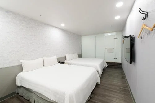 四人房 (Quadraple Room)