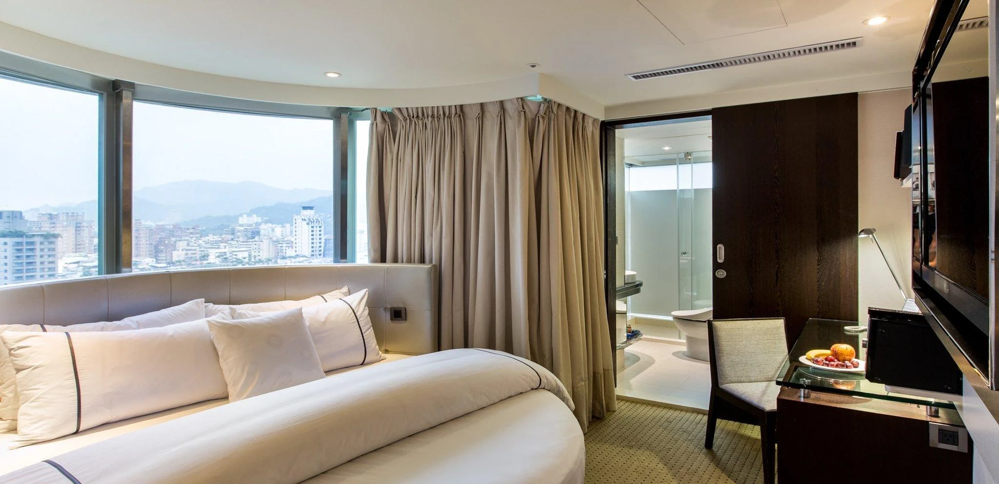 圓床房 (Round Bed Room)