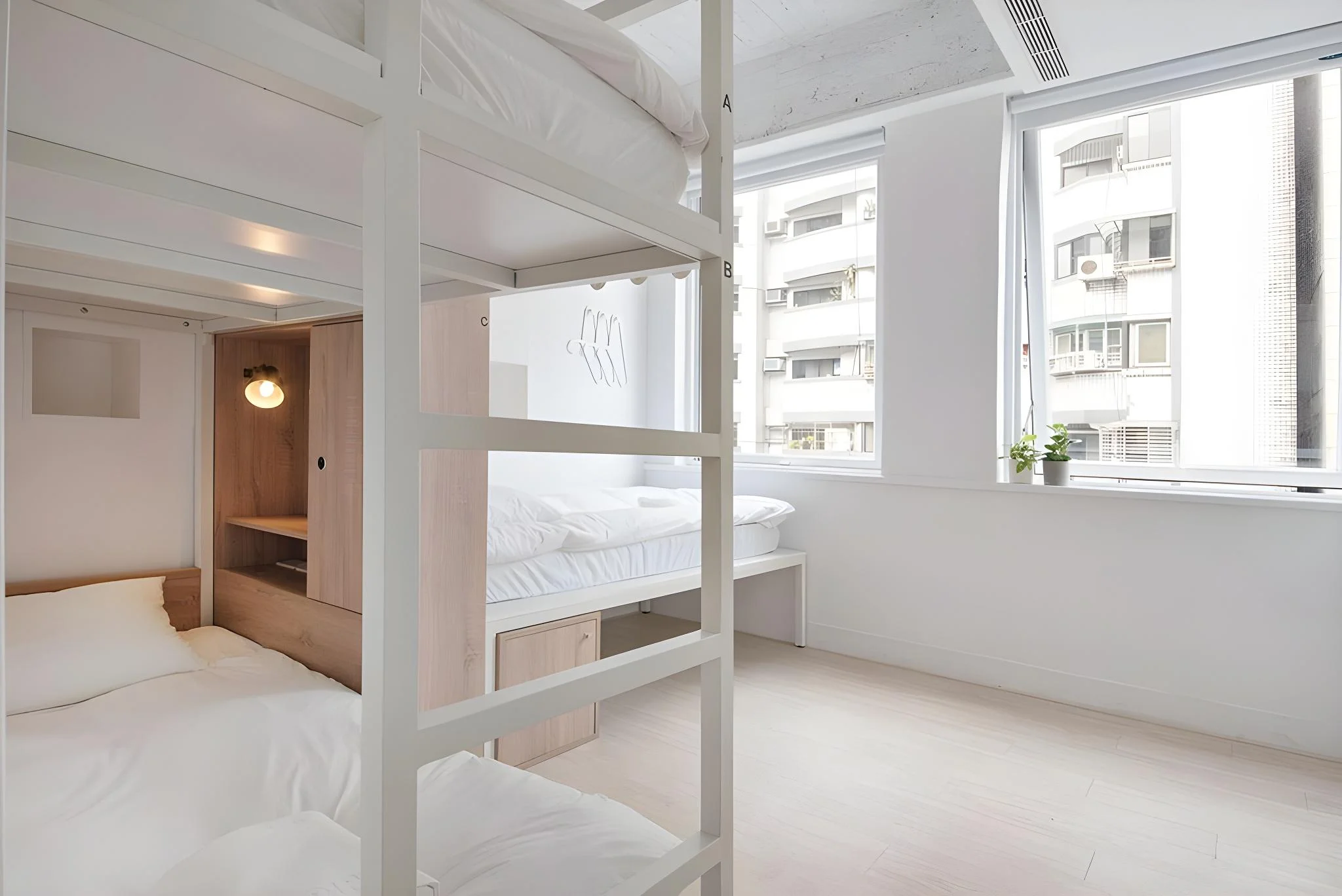 【限女性】3人宿舍(1張床位) (1 Person in 3-Bed Dormitory - Female Only)