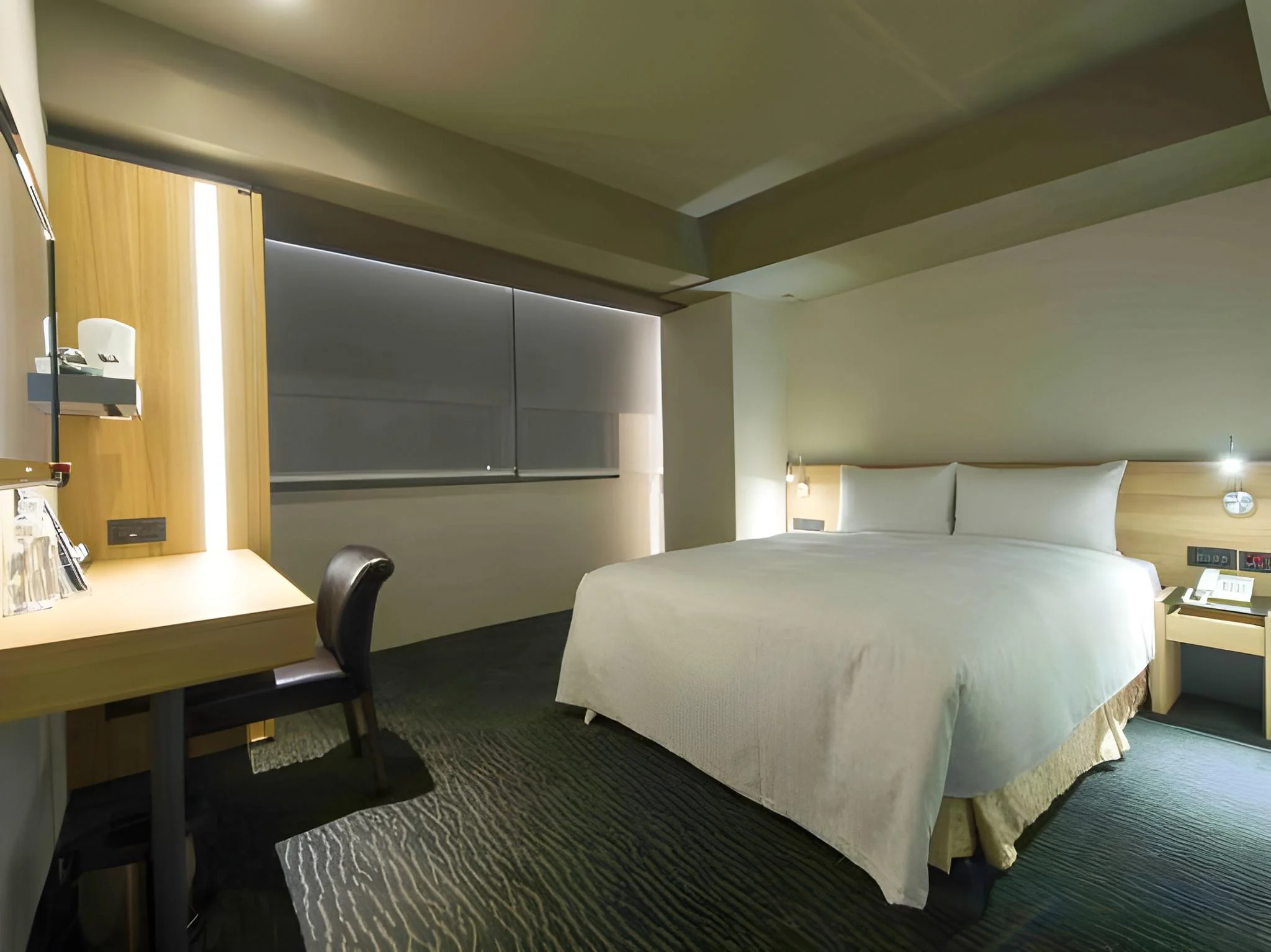 輕鬆雙人間 (Easy Double)