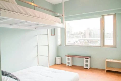 三人房 - 有窗 (Triple Room With Window)