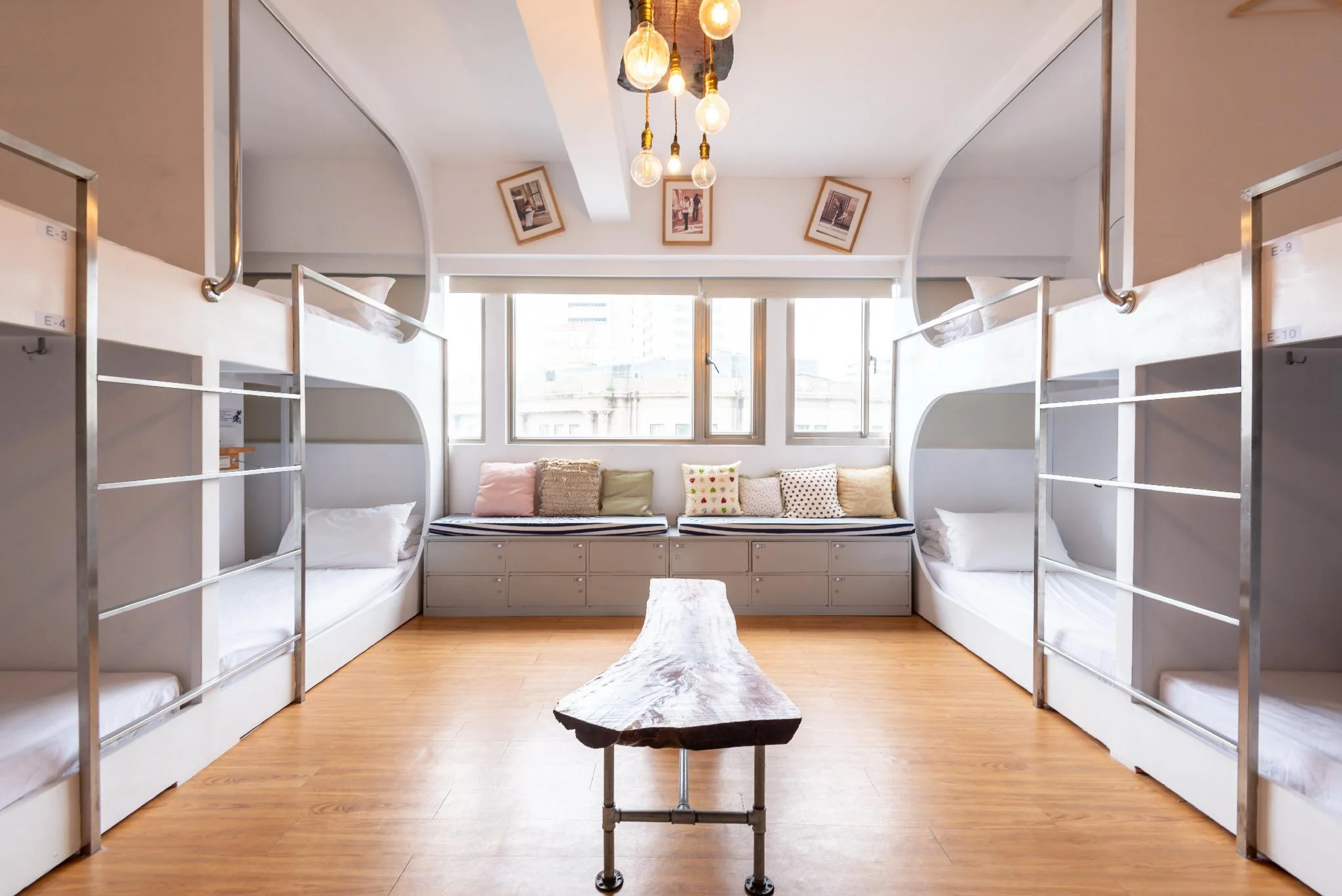 【1張床位】12人宿舍 - 男女混合 (1 Person in 12-Bed Dormitory - Mixed)