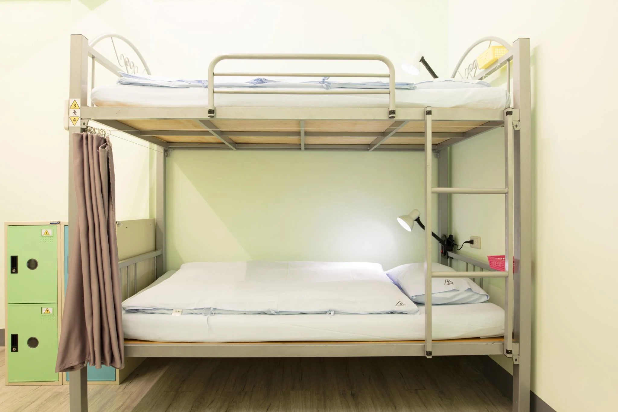 宿舍房 (Dormitory)