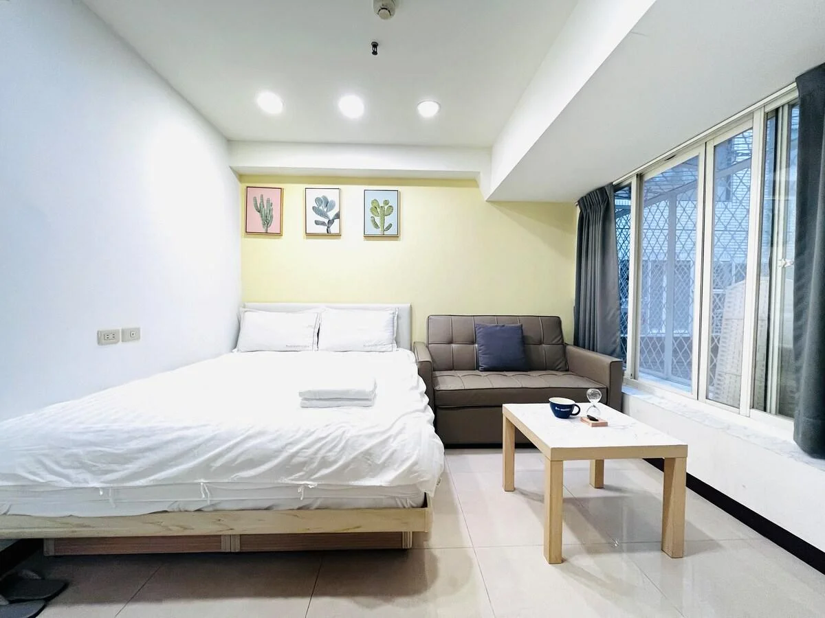 A7 Metropolitan Middle: Instant MRT Access