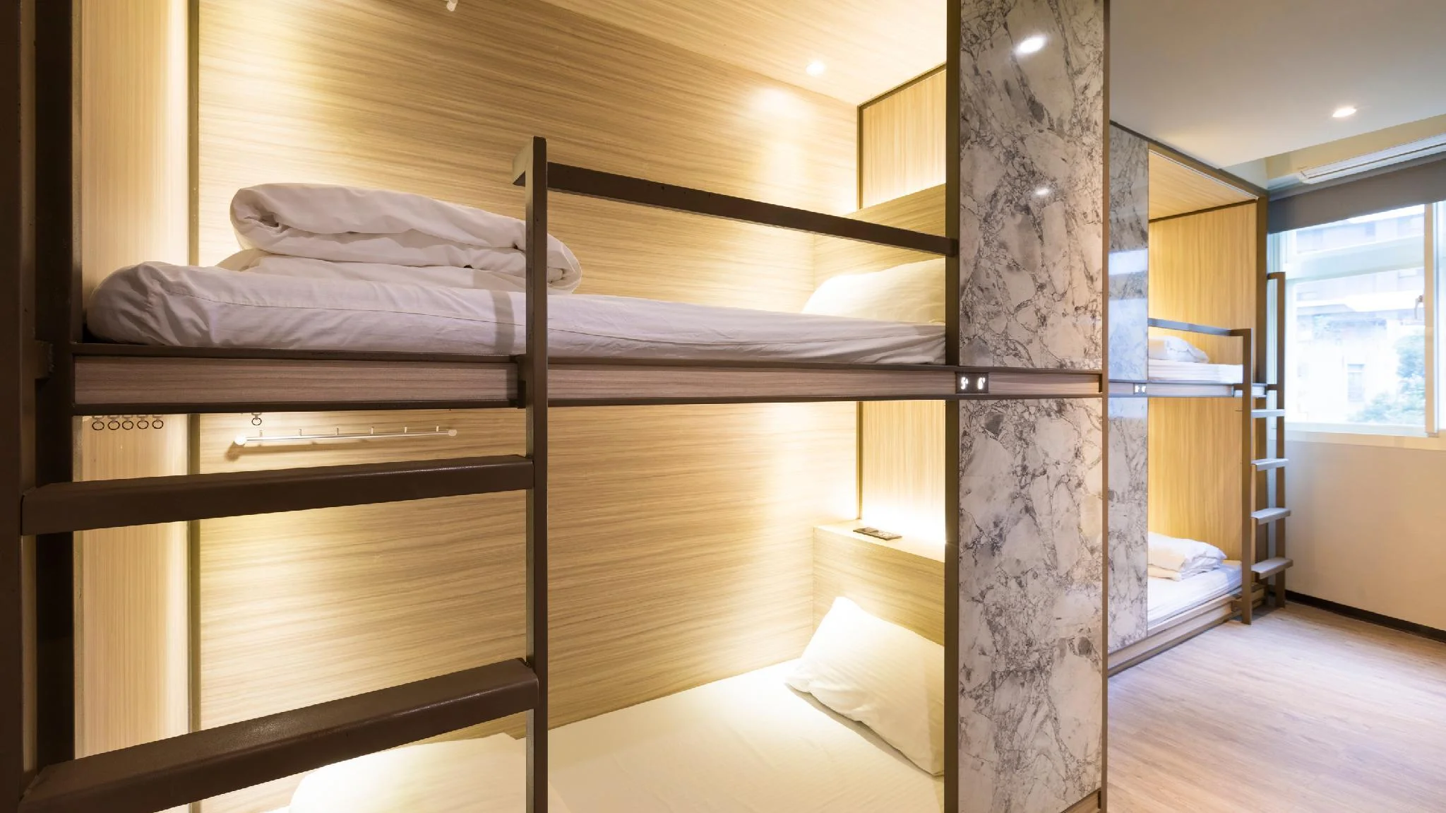 女生宿舍 (Dormitory -- Female Only)