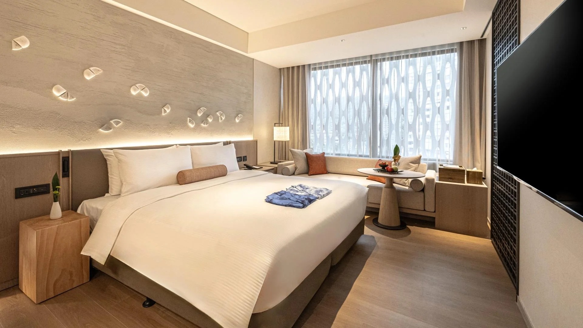 帶陽台的特大號床間 (Balcony King Room)