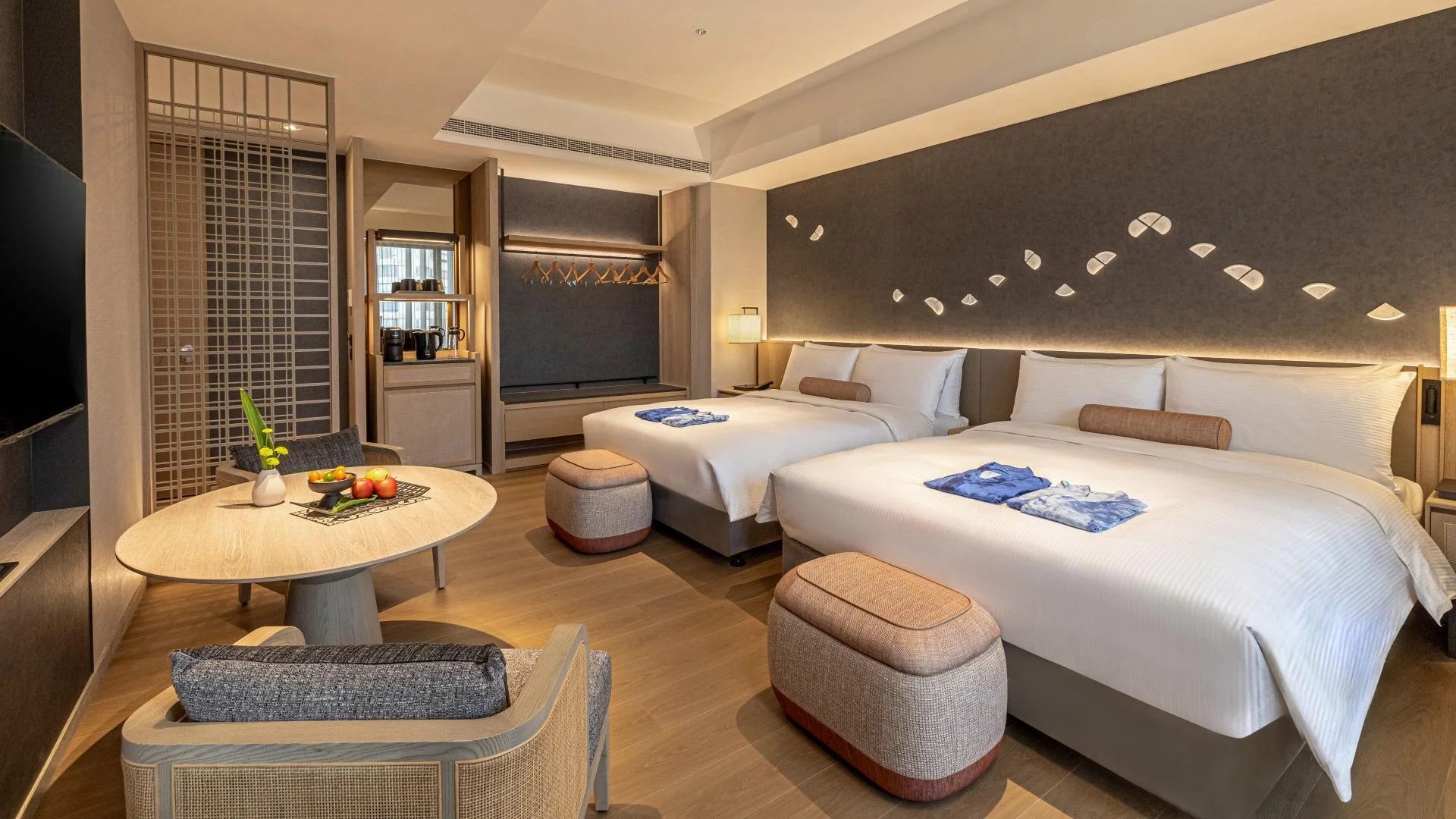 家庭房 - 有陽台 (Balcony Family Room)