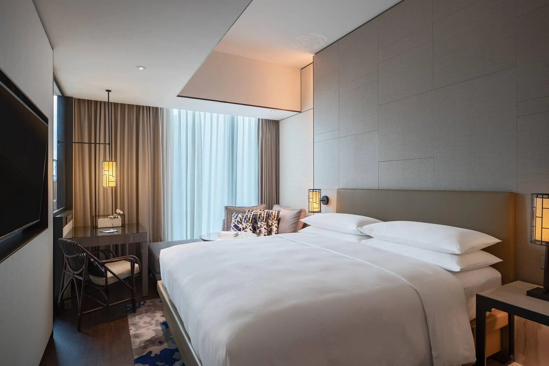 Club Deluxe, Club lounge access, Guest room, 1 King, City view