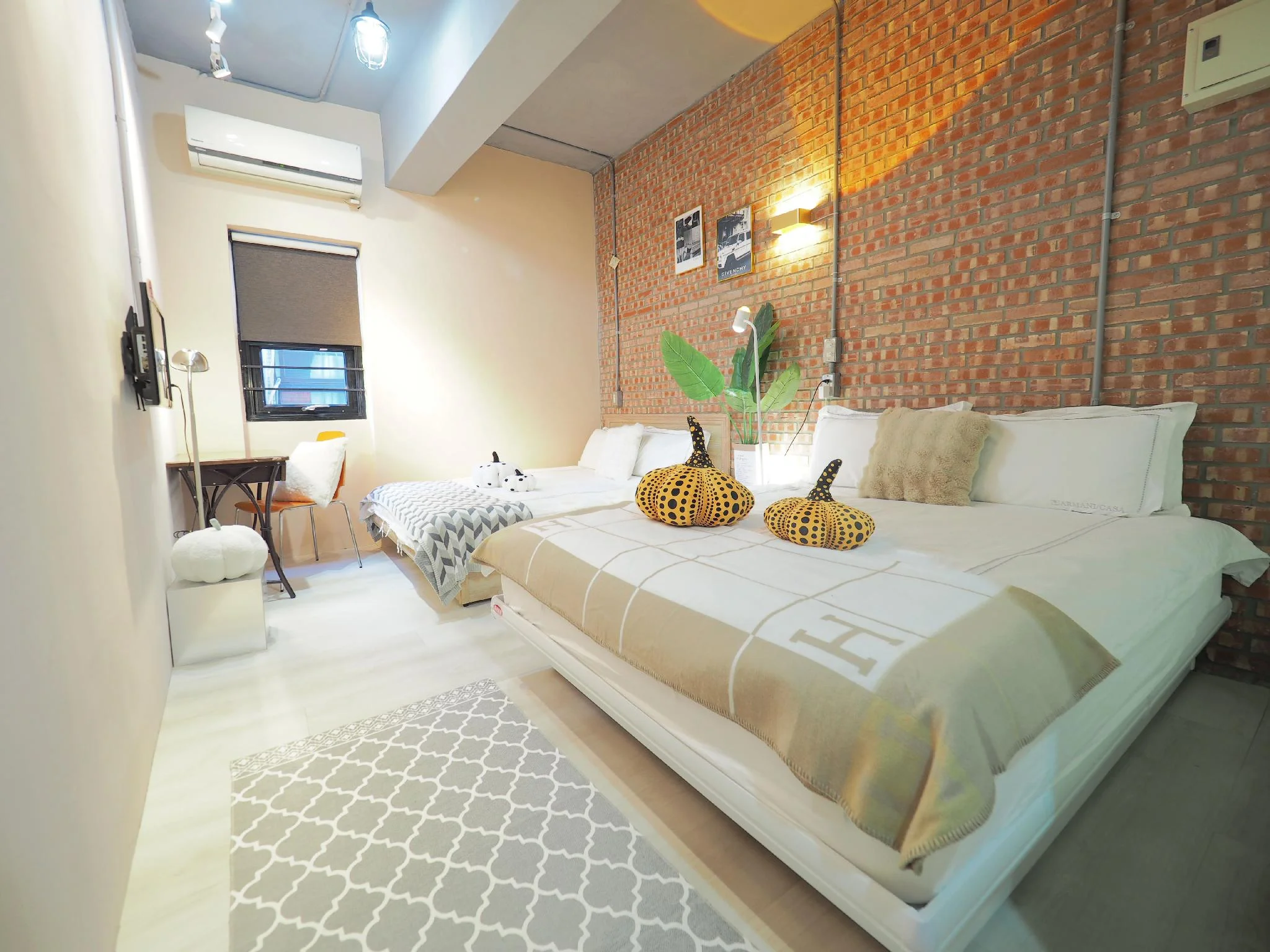 雙床房－附私人衛浴 (Twin Room with En-Suite)