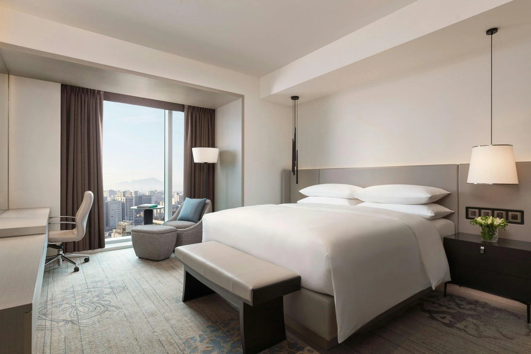 Club lounge access, 1 Bedroom Suite, 1 King