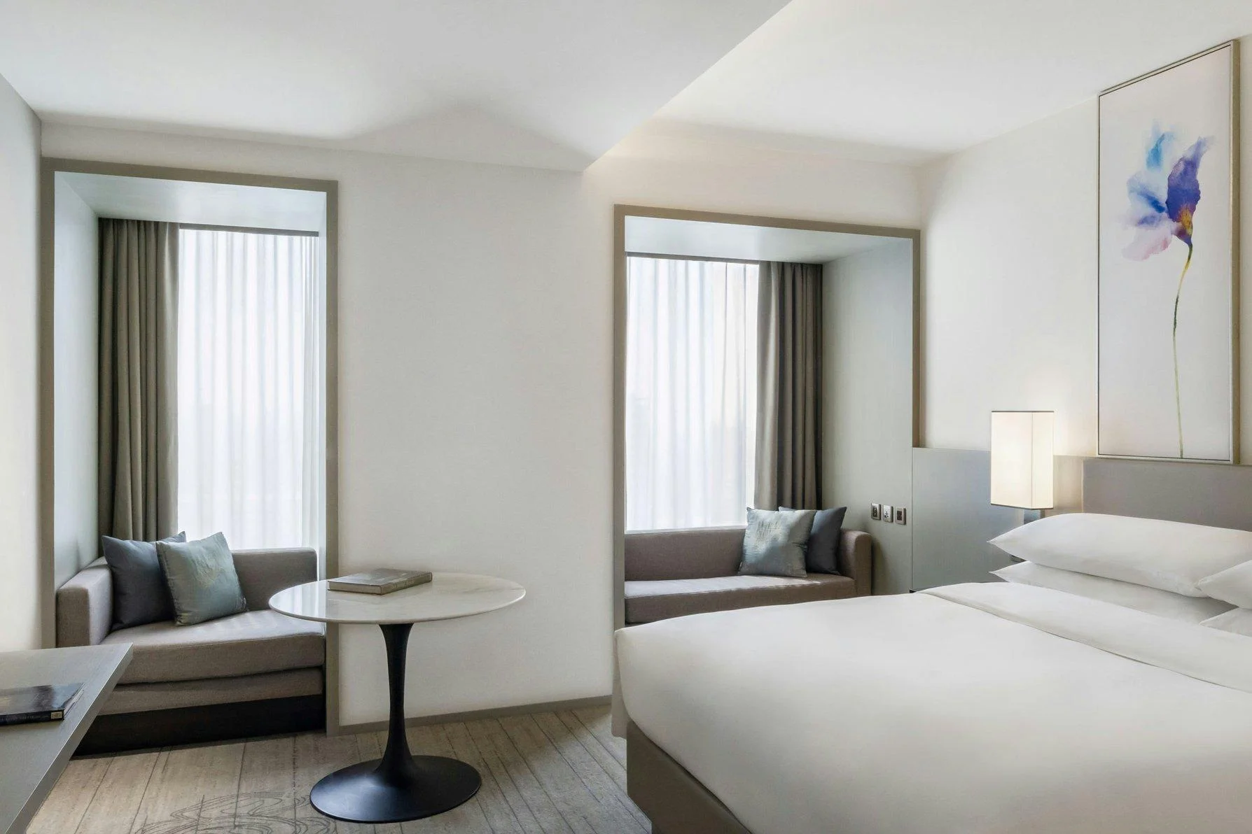 Guest room, 1 King, Partial City View (Guest room, 1 King, Partial City view)