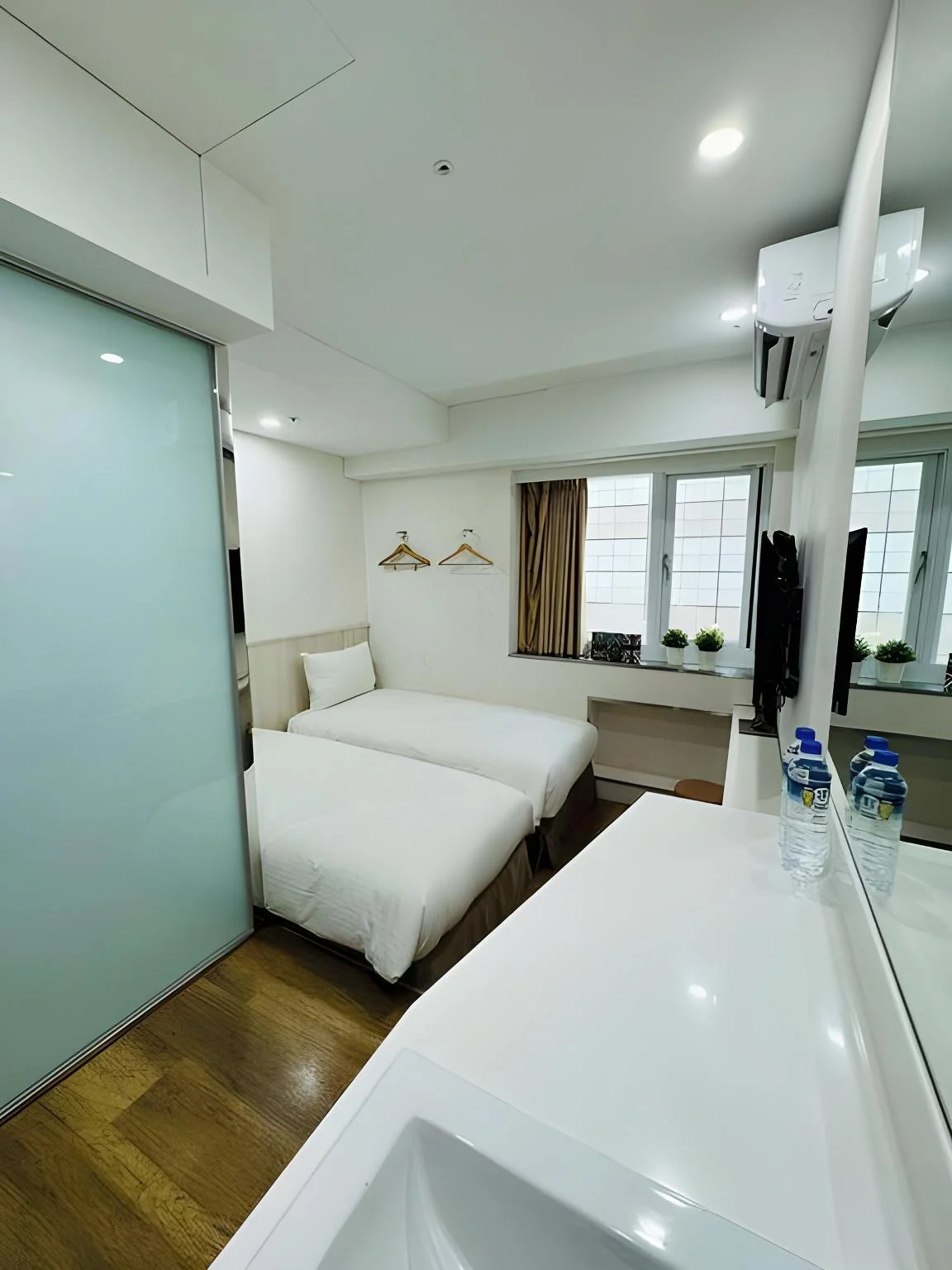 高級房(兩床) - 無窗/無法合併床鋪 (Standard Twin Room - No Window, Beds Cannot Be Combined)