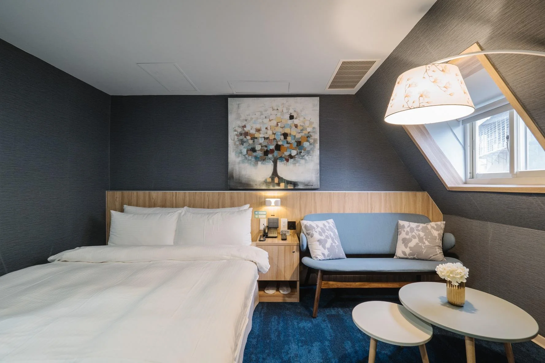 特色房 - 無窗 (Feature Room without Window)