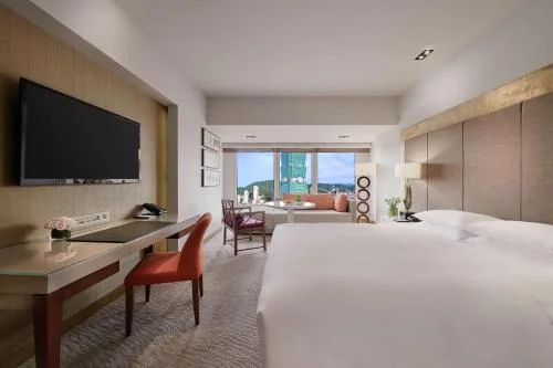 1 King Bed 101 View Club Access