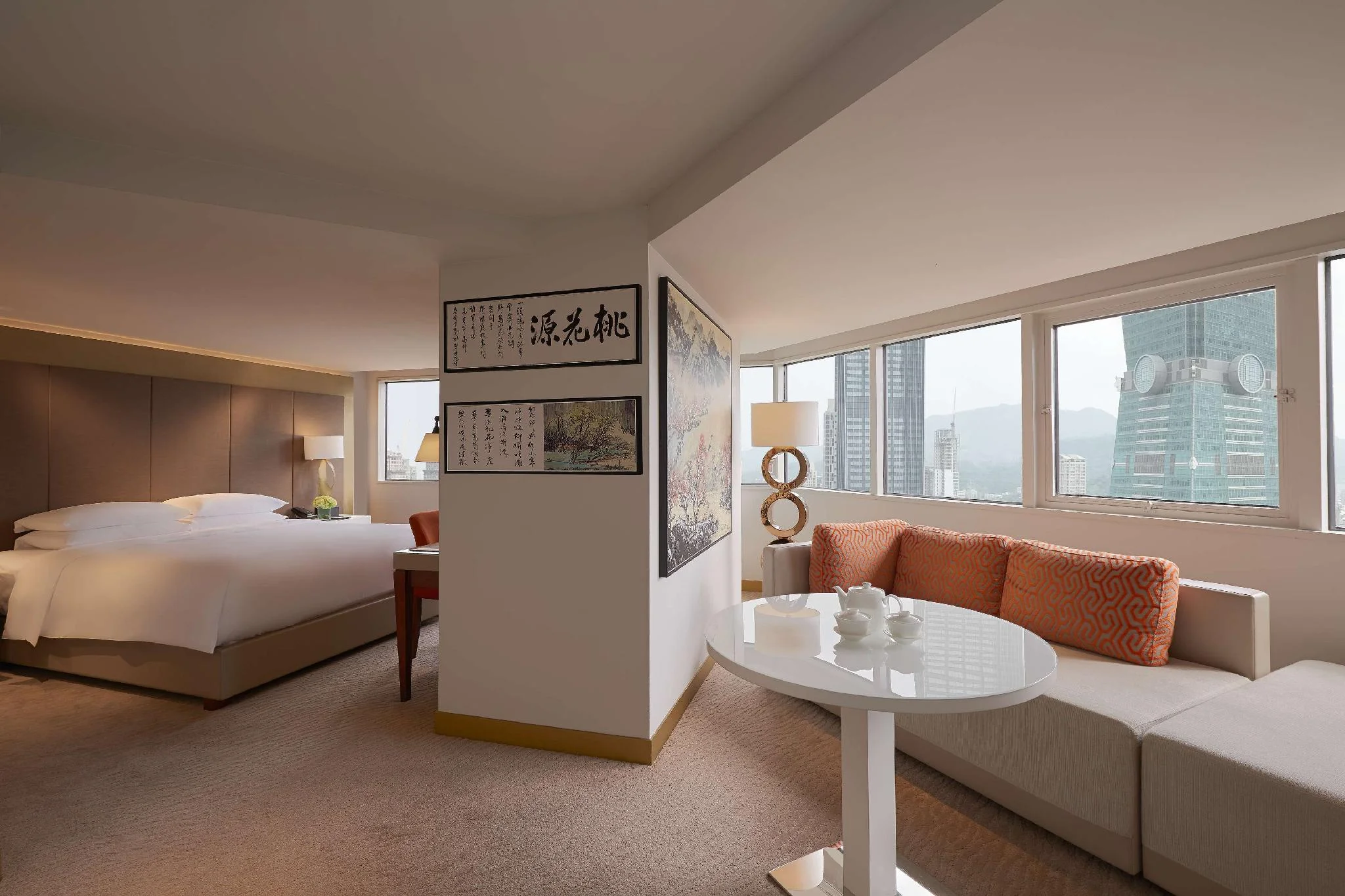1 King Bed 101 View Club Access Premium Studio