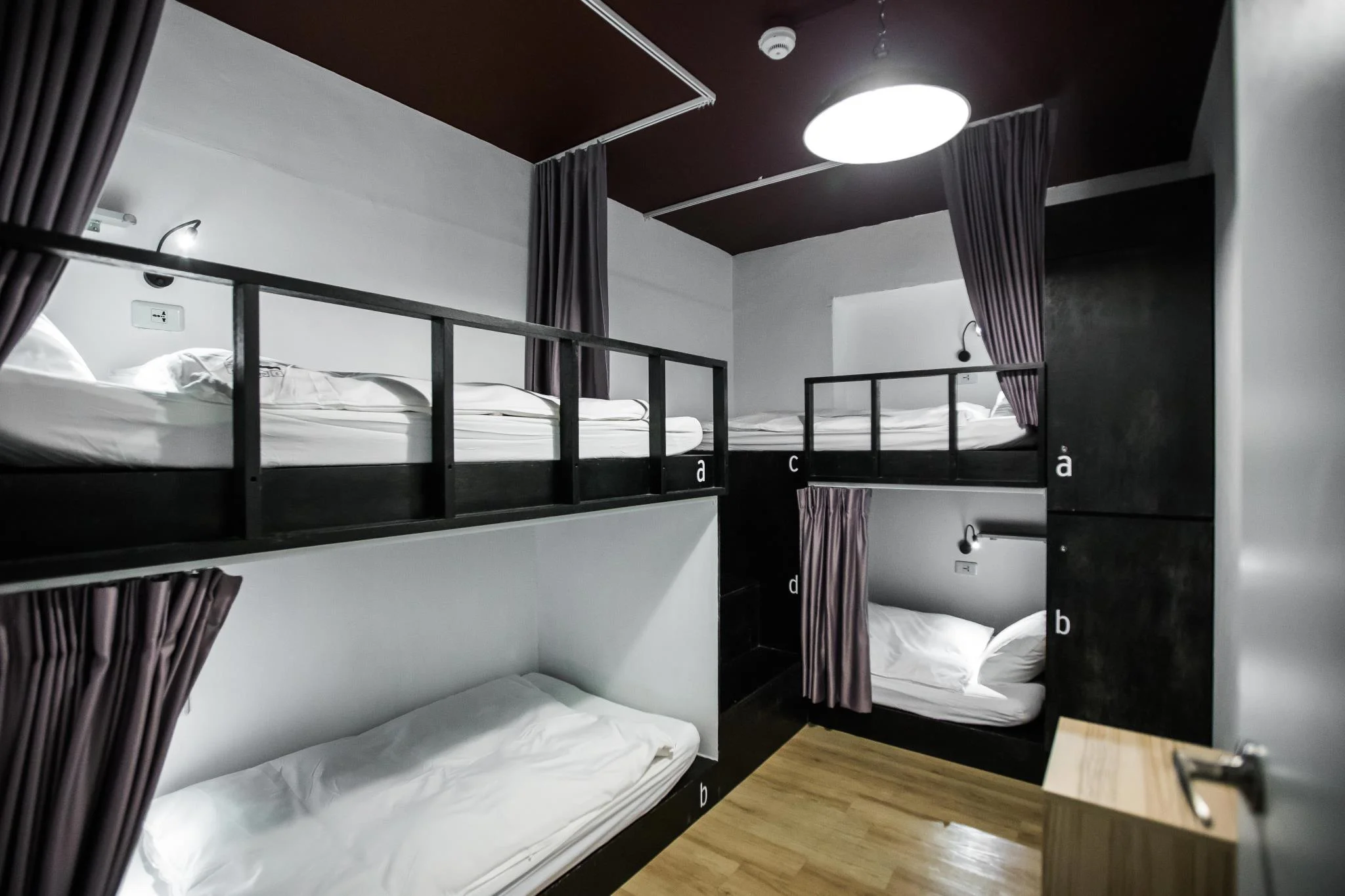 【1張床位】4人宿舍 - 需共用衛浴/限女性 (1 Person in 4-Bed Dormitory with Shared Bathroom - Female Only)