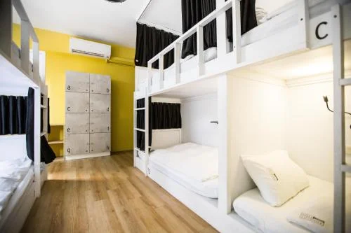 8人男女混合宿舍 - 需共用衛浴 (8-Bed Mixed Dormitory with Shared Bathroom)