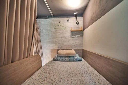 【限女性】6人宿舍(1張床位) (1 Person in 6-Bed Dormitory - Female Only)