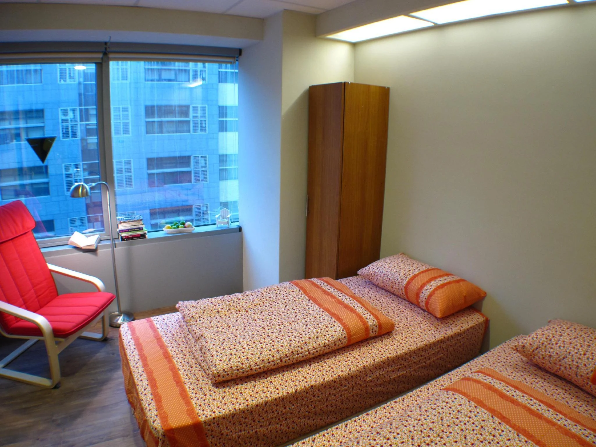 標準房(兩床) - 需共用衛浴 (Standard Twin with Shared Bathroom)